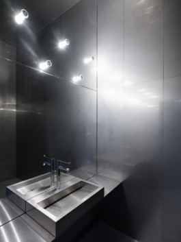 Development and production for Aera bakery in Berlin, Rosenthaler-Platz. Design by Gonzalez Haase AAS. Image by Thomas Meyer/Ostkreuz, 2021. ErtlundZull