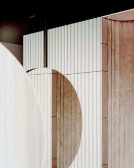 Furniture and interior design for the hair salon Organic Lifestyle in Berlin, 2021. Architecture and Design by Löser Lott Architekten. Planning and Product Development by ErtlundZull together with Löser Lott Architekten. Production and Installation by ErtlundZull. Woodwork by Bartmann Berlin. Photos by Simone Bossi. ErtlundZull