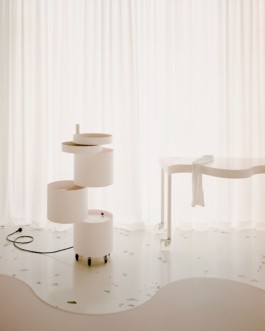 Furniture and interior design for the hair salon Organic Lifestyle in Berlin, 2021. Architecture and Design by Löser Lott Architekten. Planning and Product Development by ErtlundZull together with Löser Lott Architekten. Production and Installation by ErtlundZull. Woodwork by Bartmann Berlin. Photos by Simone Bossi. ErtlundZull