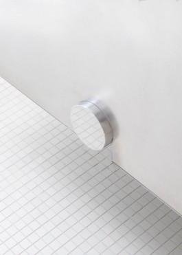 Furniture Design, Development, Production and Installation by ErtlundnZull for the hospitality Studio 1111 in Berlin, 2024. Spatial Concept and Architecture by Robertneun. Photos by Philipp Obkircher. ErtlundZull