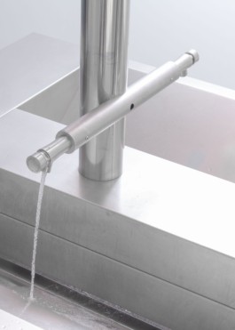 Furniture Design, Development, Production and Installation by ErtlundnZull for the hospitality Studio 1111 in Berlin, 2024. Spatial Concept and Architecture by Robertneun. Photos by Philipp Obkircher. ErtlundZull