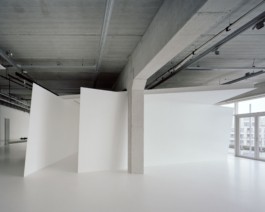 Flos Showroom Amsterdam, 2022. Retail Design made out of steel. Planning, Production and Installation of Steel Elements by ErtlundZull. Planning and Design by Sam Chermayeff Office and Arquitectura G. FLOS Team: Maikel Van Burik, Barbara Corti, Francesco Funari Structural Engineering: Bollinger+Grohmann. Photos by Maxime Delvaux ErtlundZull