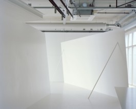 Flos Showroom Amsterdam, 2022. Retail Design made out of steel. Planning, Production and Installation of Steel Elements by ErtlundZull. Planning and Design by Sam Chermayeff Office and Arquitectura G. FLOS Team: Maikel Van Burik, Barbara Corti, Francesco Funari Structural Engineering: Bollinger+Grohmann. Photos by Maxime Delvaux ErtlundZull