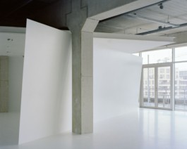 Flos Showroom Amsterdam, 2022. Retail Design made out of steel. Planning, Production and Installation of Steel Elements by ErtlundZull. Planning and Design by Sam Chermayeff Office and Arquitectura G. FLOS Team: Maikel Van Burik, Barbara Corti, Francesco Funari Structural Engineering: Bollinger+Grohmann⁠. Photos by Maxime Delvaux ErtlundZull