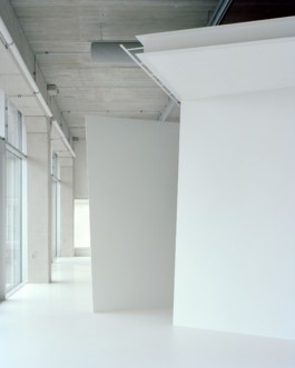 Flos Showroom Amsterdam, 2022. Retail Design made out of steel. Planning, Production and Installation of Steel Elements by ErtlundZull. Planning and Design by Sam Chermayeff Office and Arquitectura G. FLOS Team: Maikel Van Burik, Barbara Corti, Francesco Funari Structural Engineering: Bollinger+Grohmann. Photos by Maxime Delvaux ErtlundZull