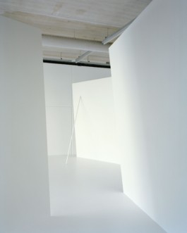 Flos Showroom Amsterdam, 2022. Retail Design made out of steel. Planning, Production and Installation of Steel Elements by ErtlundZull. Planning and Design by Sam Chermayeff Office and Arquitectura G. FLOS Team: Maikel Van Burik, Barbara Corti, Francesco Funari Structural Engineering: Bollinger+Grohmann. Photos by Maxime Delvaux ErtlundZull