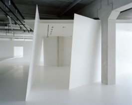 Flos Showroom Amsterdam, 2022. Retail Design made out of steel. Planning, Production and Installation of Steel Elements by ErtlundZull. Planning and Design by Sam Chermayeff Office and Arquitectura G. FLOS Team: Maikel Van Burik, Barbara Corti, Francesco Funari Structural Engineering: Bollinger+Grohmann. Photos by Maxime Delvaux ErtlundZull