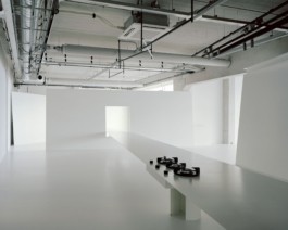 Flos Showroom Amsterdam, 2022. Retail Design made out of steel. Planning, Production and Installation of Steel Elements by ErtlundZull. Planning and Design by Sam Chermayeff Office and Arquitectura G. FLOS Team: Maikel Van Burik, Barbara Corti, Francesco Funari Structural Engineering: Bollinger+Grohmann. Photos by Maxime Delvaux ErtlundZull