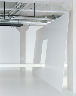 Flos Showroom Amsterdam, 2022. Retail Design made out of steel. Planning, Production and Installation of Steel Elements by ErtlundZull. Planning and Design by Sam Chermayeff Office and Arquitectura G. FLOS Team: Maikel Van Burik, Barbara Corti, Francesco Funari Structural Engineering: Bollinger+Grohmann. Photos by Maxime Delvaux ErtlundZull