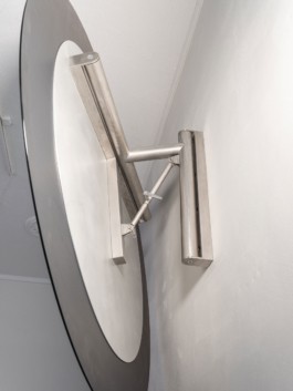 ErtlundZull planned and produced the new flower shop of Studio Linné in Berlin Kreuzberg, 2022. Under the creative direction of Ayscha Omar and Simon Ertl. Involving a cute steel counter, stairs, a floral portal to the pink showcasing room with a pink shelving, a moving freeform mirror and metal curtain with flower tiebacks inspired by an idea of Atefa Omar. Development, production and installation by ErtlundZull. Photos by Studio Bowie. ErtlundZull