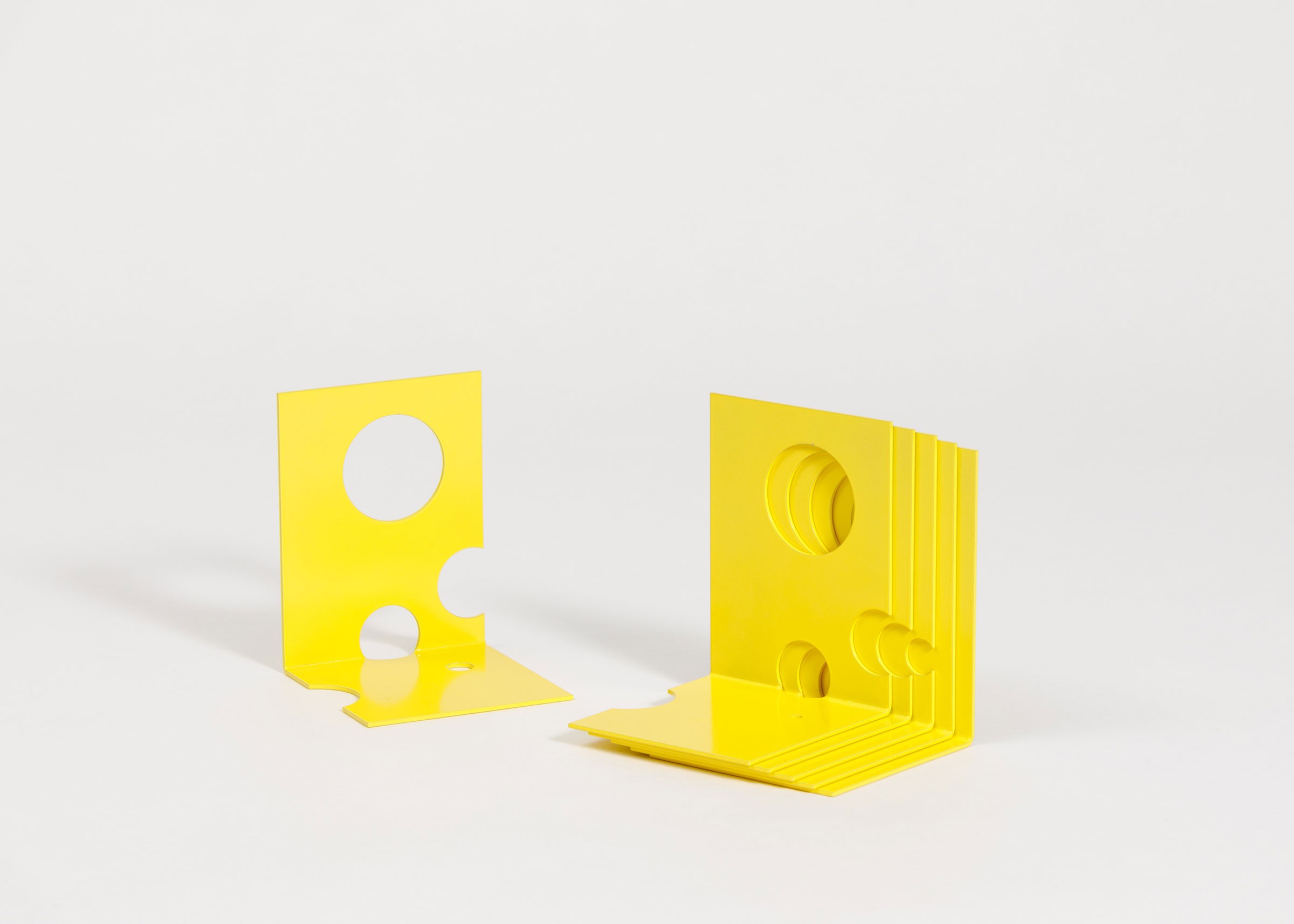 For book readers and cheese lovers! New Formage bookends come in a set of two. All pieces are cut from one big piece - every slice is uniquely different, carefully designed and individually cut to meet the most natural appearance. ErtlundZull