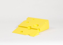 New Formage bookends come in a set of two. All pieces are cut from one big piece - every slice is uniquely different, carefully designed and individually cut to meet the most natural appearance. ErtlundZull