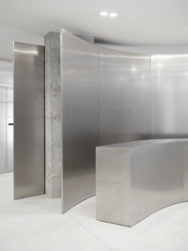 Interior and furniture design for the retail shop Ekseption, Marbella Spain 2024. Development, Planning, Production and Installation by ErtlundZull. Design by ErtlundZull with Jean-Philipe Sanfourche. Concept and Architecture by Jean-Philipe Sanfourche with Francesca d'Apuzzo. Light Consultant, Pavlina Akritas. Photos by Robert Hamacher. ErtlundZull